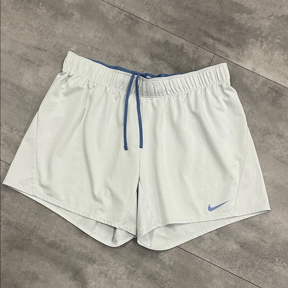 Size large women’s Nike shorts
